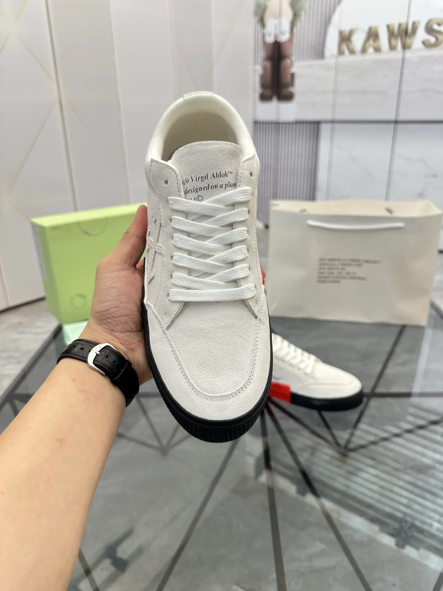 Selling men's shoes 💰: 💰P440¥ Product trademark: OFF WHITE * "OFF WHITE*" low-top casual shoes Regular size: 35-45 (can be customized to 46) Couple style Product materials: imported nubuck leather upper spliced ​​with original fabric, breathable lining, original outsole. No.: H203